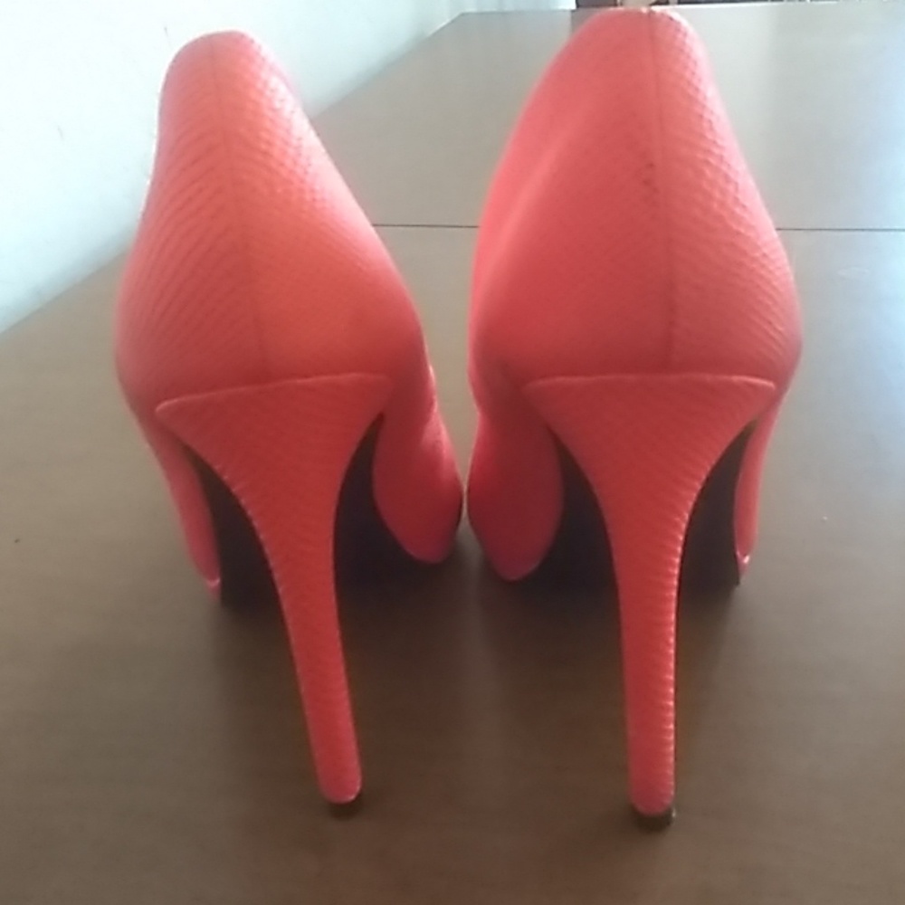 Heels - Picture 2 of 2